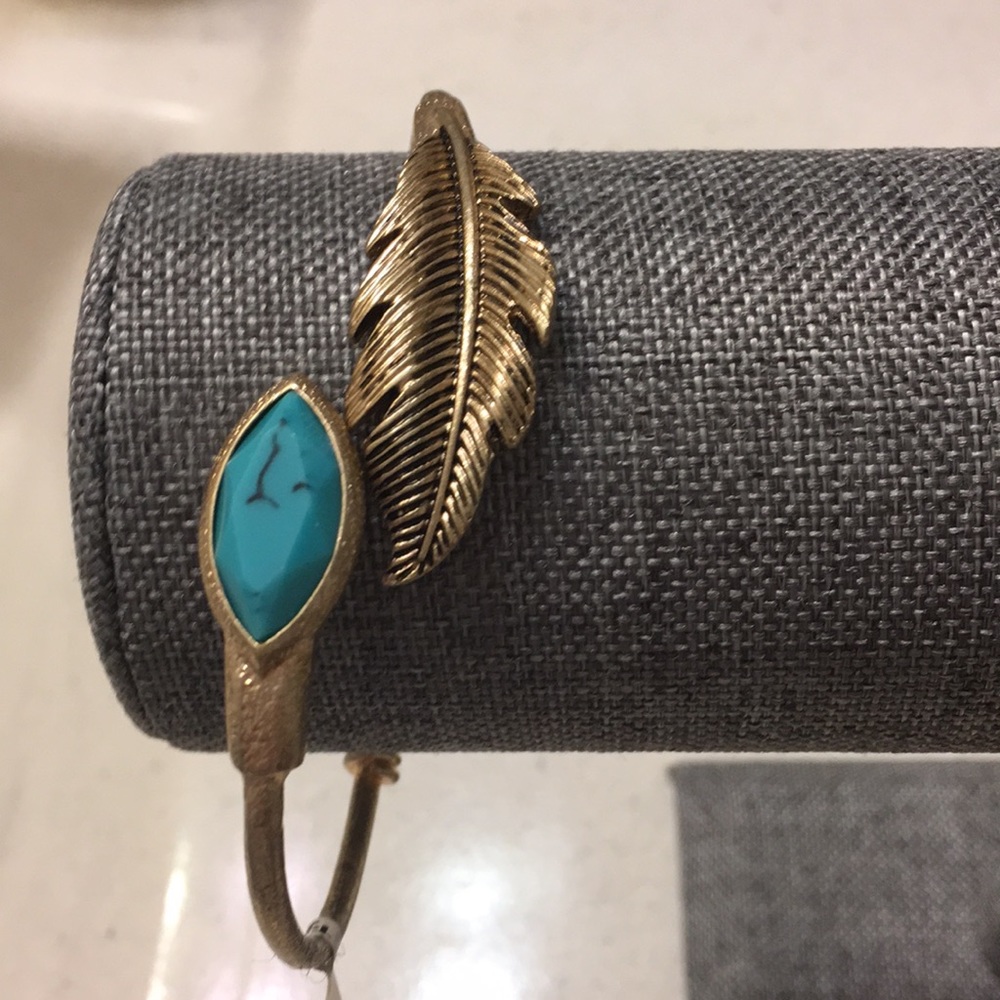 Turquoise and feather gold tone bracelet
